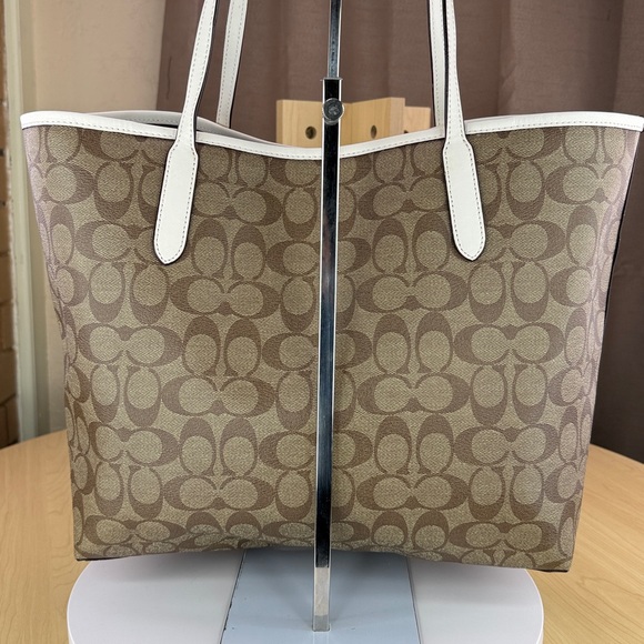 π₯COACH NWOT - City Tote in Signature Canvas with "LOVE" Print - 110U461 - Picture 7 of 16